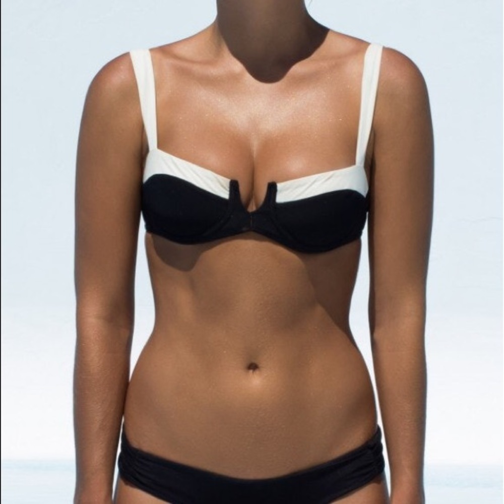 MONDAY SWIMWEAR NWT CLOVELLY TOP